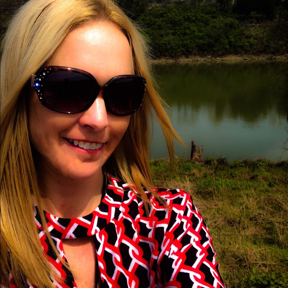 Meet your Posher, Lara